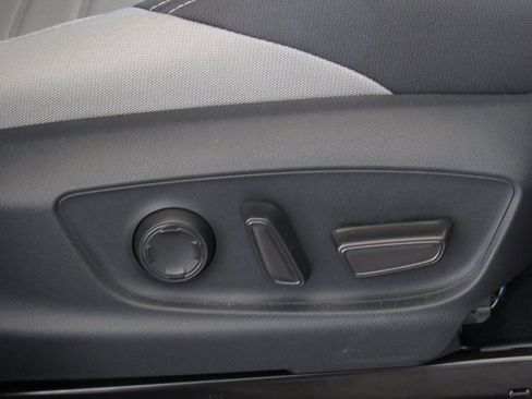 Certified 2025 Toyota Tacoma TRD Off-Road image 26