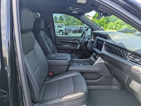 Used 2023 GMC Yukon XL Denali AWD/4WD image 41