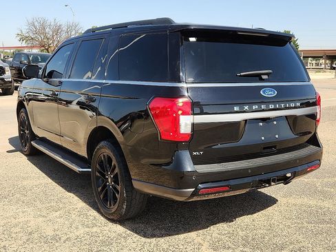 Used 2023 Ford Expedition XLT AWD/4WD image 2
