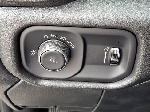 Used 2024 RAM 2500 Tradesman w/ Chrome Appearance Group image 20