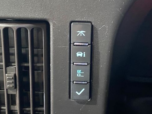Used 2021 Chevrolet Express 2500 w/ Driver Convenience Package RWD image 21