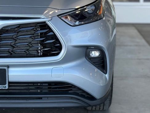 Certified 2022 Toyota Highlander XLE image 6