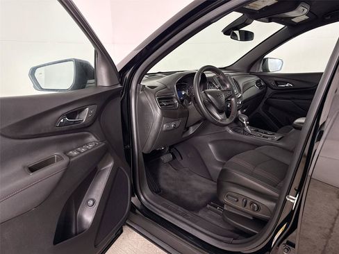 Used 2023 Chevrolet Equinox RS AWD/4WD image 3
