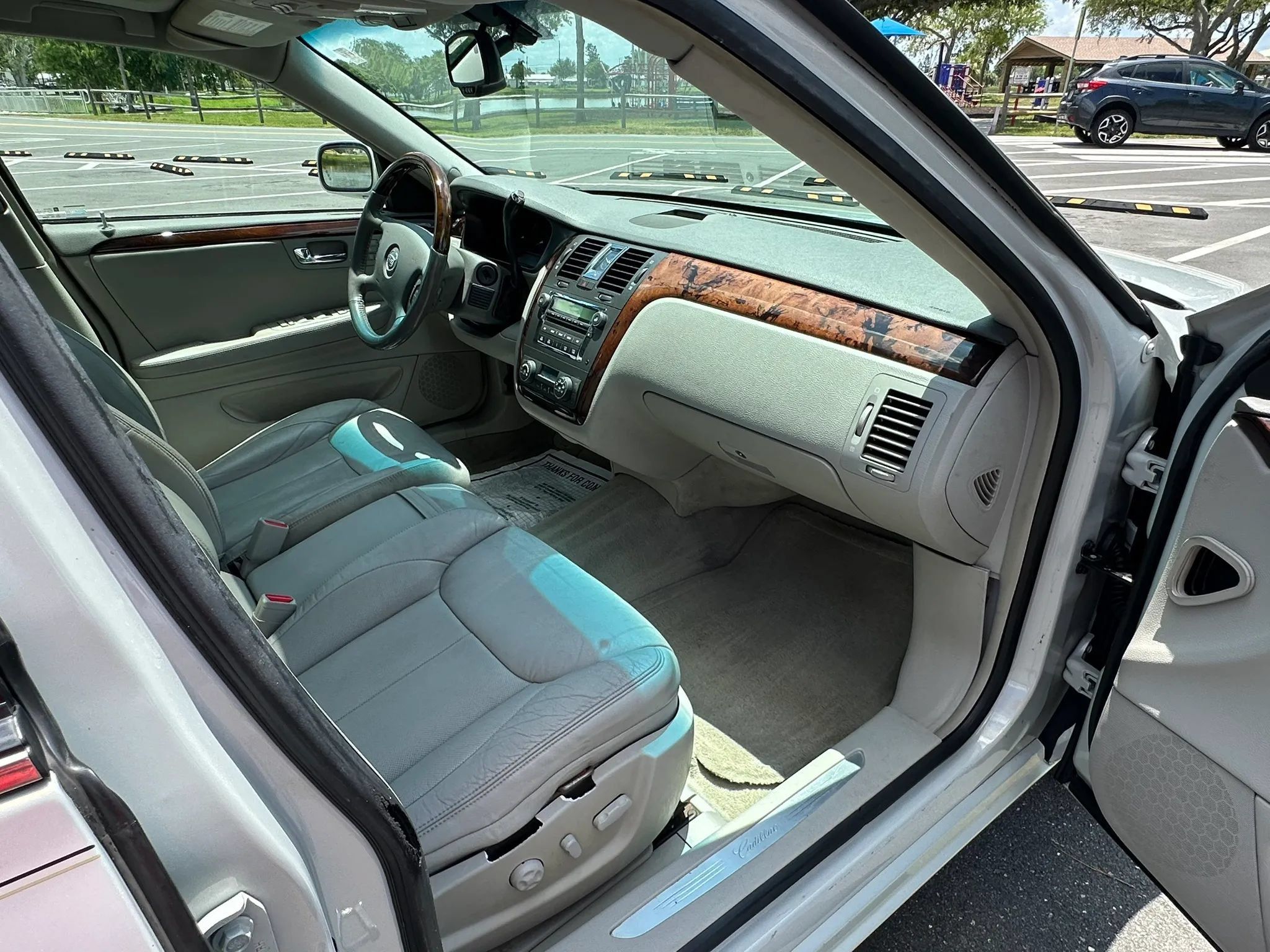 Used 2010 Cadillac DTS Luxury FWD image 20