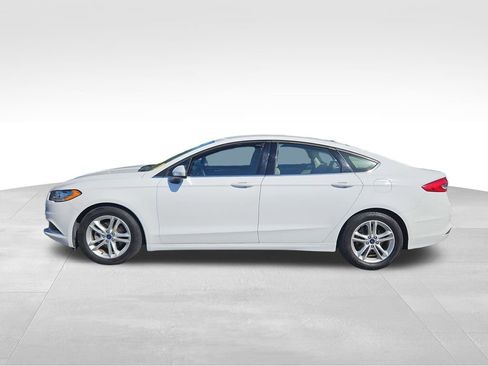 Used 2018 Ford Fusion SE w/ Fusion SE Technology Package FWD image 4