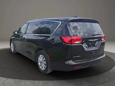 Used 2024 Chrysler Voyager LX FWD image 4