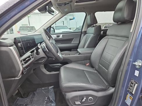 Used 2025 Hyundai Santa Fe Limited FWD image 20
