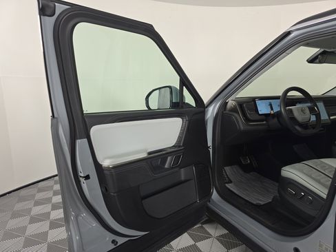 Used 2023 Rivian R1S Adventure AWD/4WD image 16