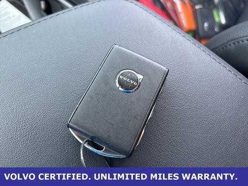 Certified 2025 Volvo XC60 B5 Core image 24