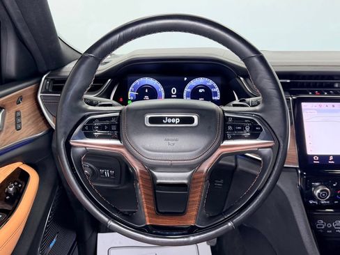Used 2022 Jeep Grand Cherokee Summit w/ Luxury Tech Group V AWD/4WD image 16