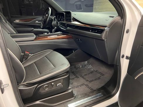 Used 2023 Cadillac Escalade Premium Luxury image 8