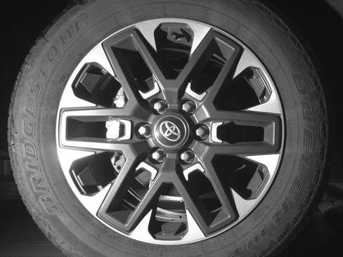 Used 2025 Toyota Tundra Limited AWD/4WD image 15