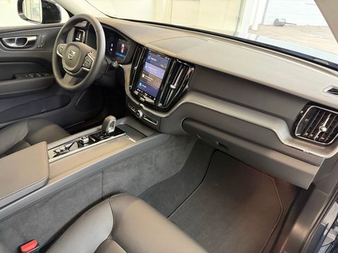 Certified 2025 Volvo XC60 B5 Core w/ Climate Package AWD/4WD image 23