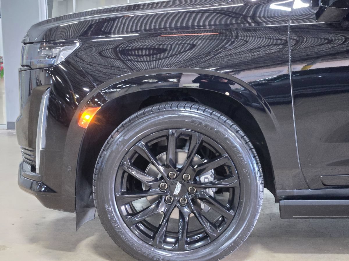 Used 2023 Cadillac Escalade ESV Sport w/ LPO, ONYX Package AWD/4WD image 5