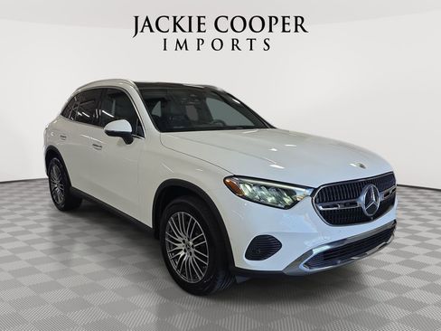 Certified 2025 Mercedes-Benz GLC 300 4MATIC image 3