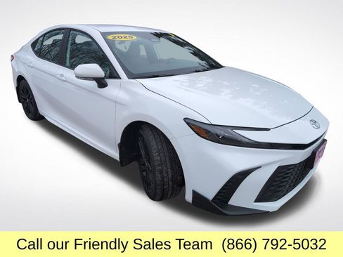 Certified 2025 Toyota Camry SE w/ Convenience Package image 9