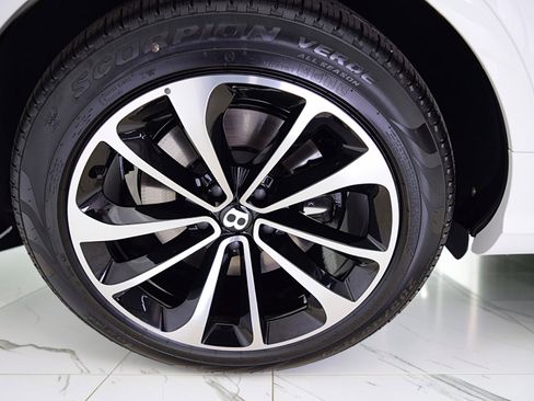 Certified 2023 Bentley Bentayga Plug-In Hybrid AWD/4WD image 47