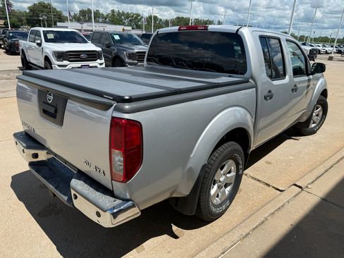 Used 2013 Nissan Frontier SV w/ SV Value Truck Pkg AWD/4WD image 6