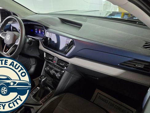 Used 2024 Volkswagen Taos SE image 29