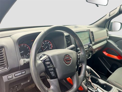 Used 2024 Nissan Frontier PRO-4X w/ Off-Road Protection Package image 9