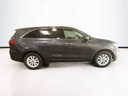 Used 2019 Kia Sorento FWD image 5