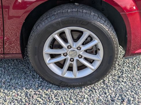 Used 2019 Dodge Grand Caravan SXT image 9