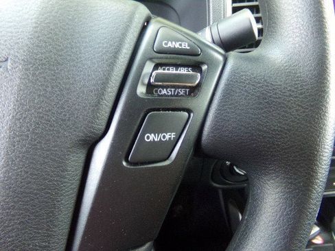 Used 2024 Nissan Frontier SV image 23