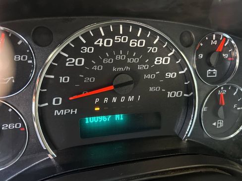 Used 2017 Chevrolet Express 2500 RWD image 10