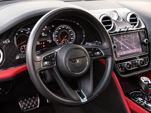 Used 2020 Bentley Bentayga image 12