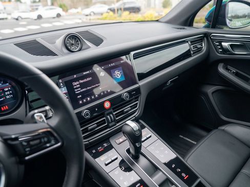 Certified 2023 Porsche Macan Turbo image 15
