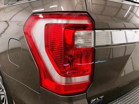 Used 2019 Ford Expedition XLT w/ Equipment Group 202A AWD/4WD image 29
