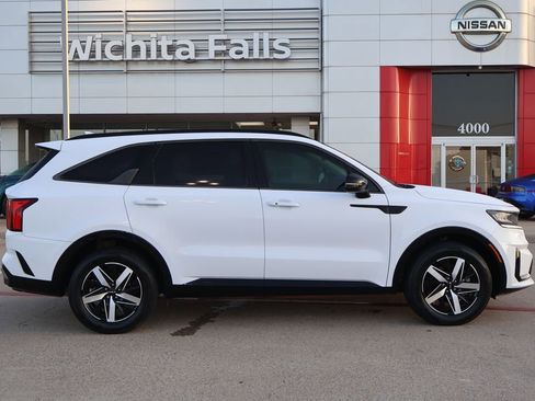 Used 2022 Kia Sorento EX w/ Panoramic Sunroof Package FWD image 5