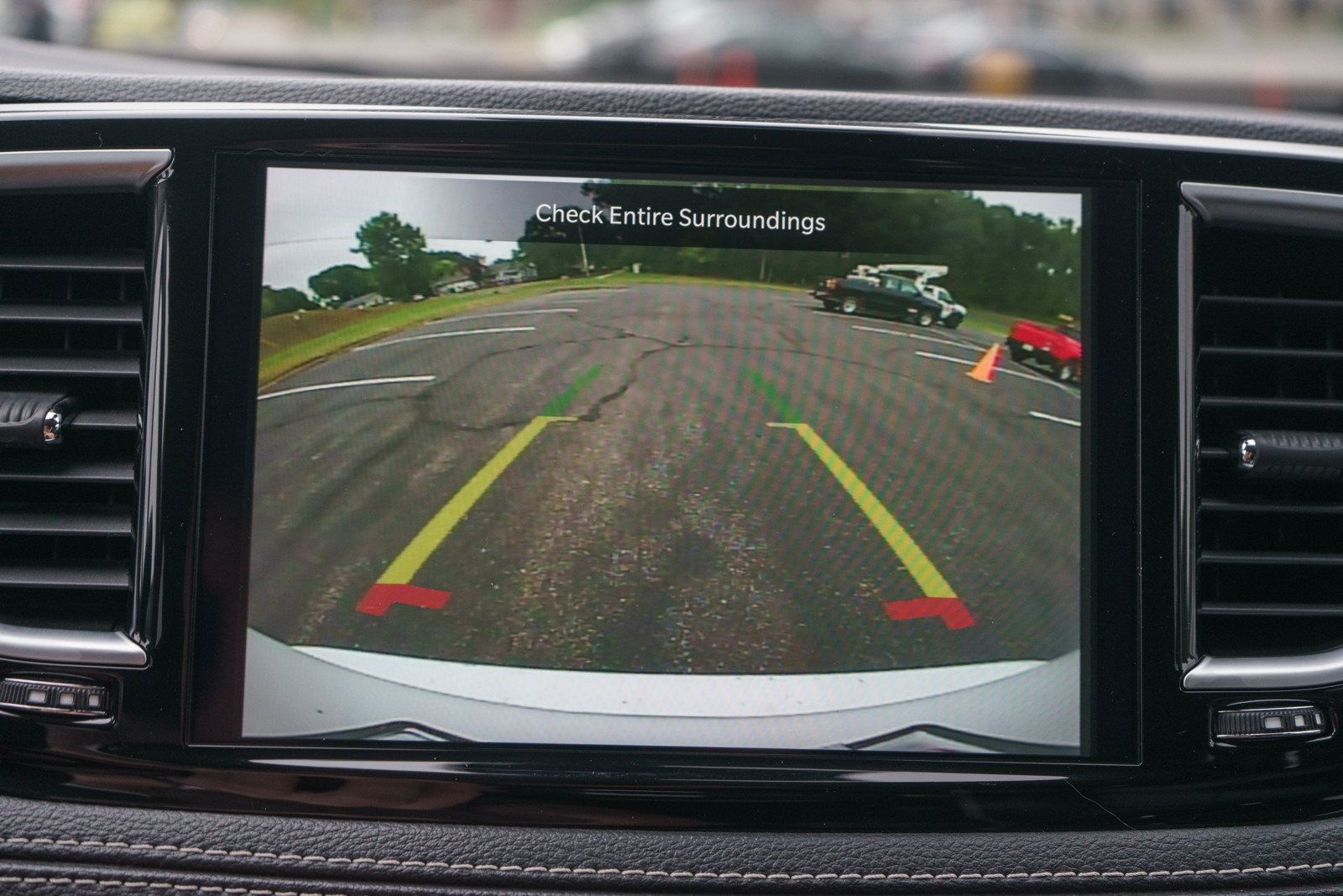 Used 2023 Chrysler Pacifica Limited FWD image 16