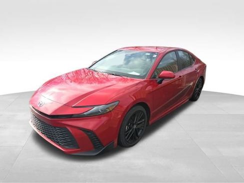 Used 2025 Toyota Camry SE image 9