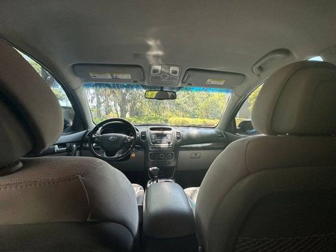 Used 2014 Kia Sorento LX FWD image 23