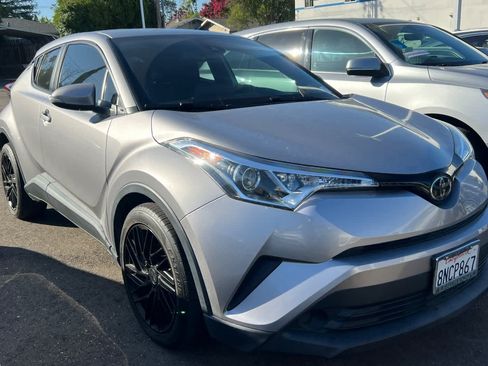 Used 2019 Toyota C-HR LE FWD image 3