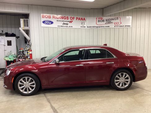 Used 2019 Chrysler 300 Limited w/ Safetytec Plus Group image 2