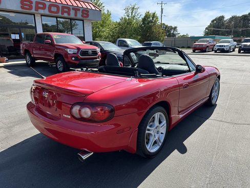 Used 2005 MAZDA MX-5 Miata w/ Convenience Pkg RWD image 10