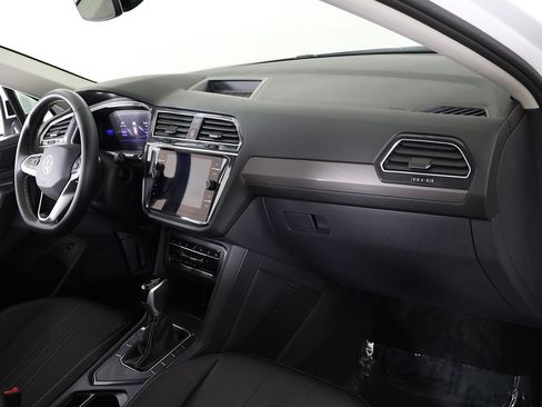 Used 2024 Volkswagen Tiguan SE FWD image 30