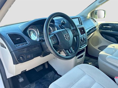 Used 2019 Dodge Grand Caravan SE image 10