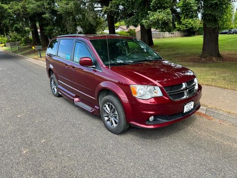 Used 2017 Dodge Grand Caravan SXT FWD image 6