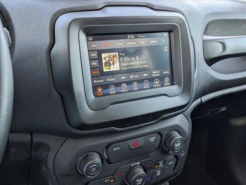 Used 2018 Jeep Renegade Altitude image 13