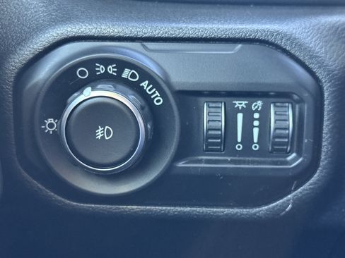 Used 2021 Jeep Wrangler Unlimited Sahara AWD/4WD image 21