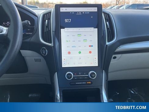 Used 2022 Ford Edge Titanium w/ Class II Trailer Tow Package image 32