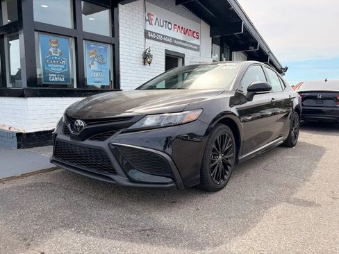 Used 2021 Toyota Camry SE w/ Convenience Package FWD image 1