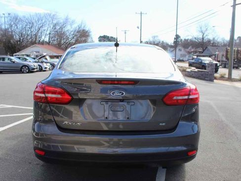 Used 2017 Ford Focus SE image 6