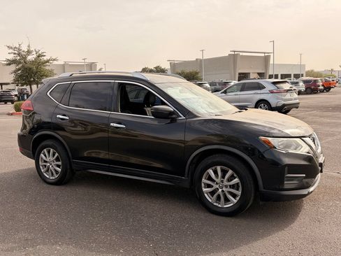 Used 2020 Nissan Rogue SV FWD image 8