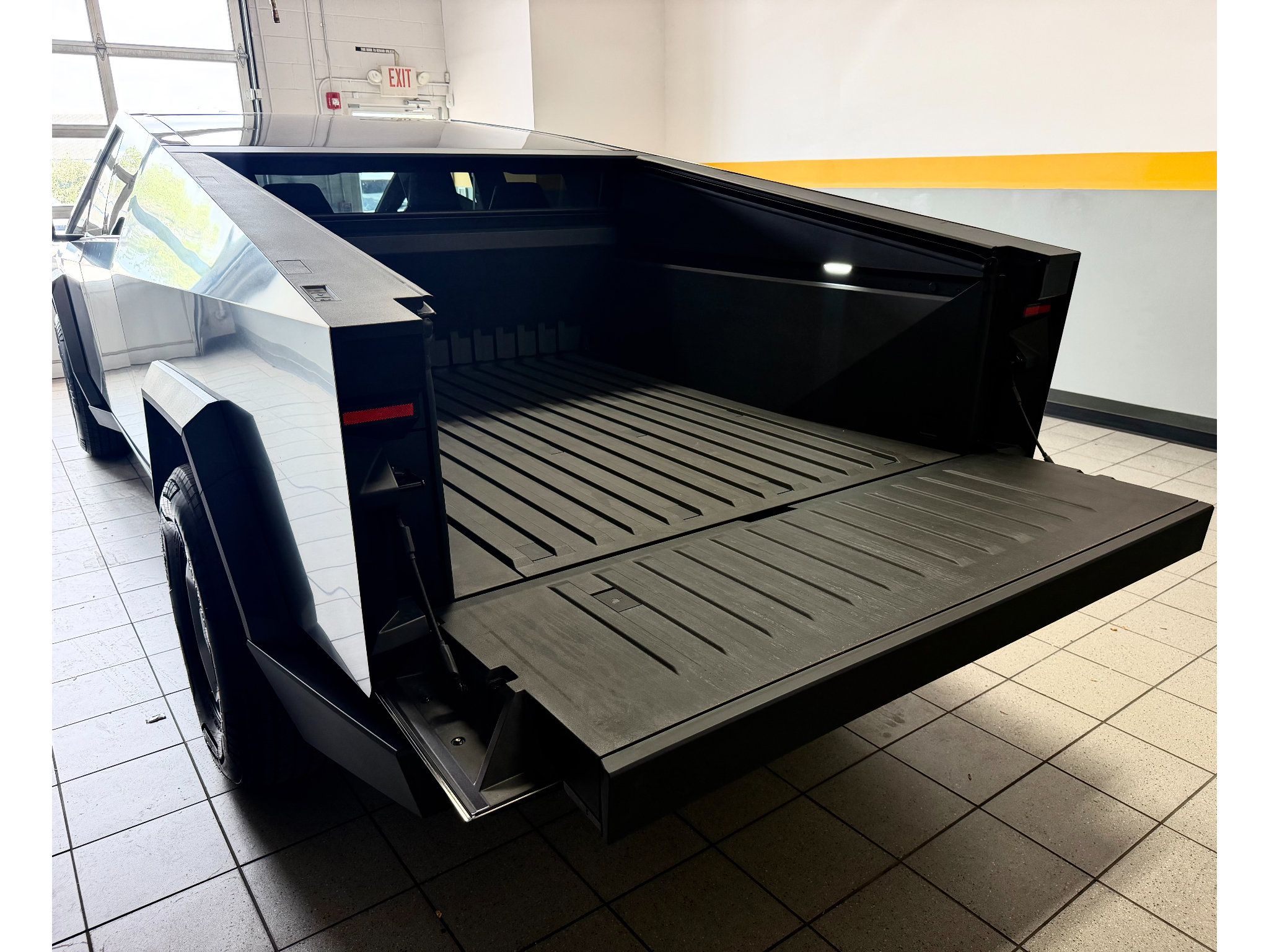 Used 2026 Tesla Cybertruck AWD Crew Cab image 10