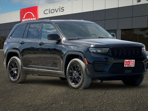 Used 2024 Jeep Grand Cherokee Altitude RWD image 10