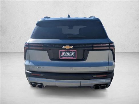 Used 2024 Chevrolet Traverse LT image 6